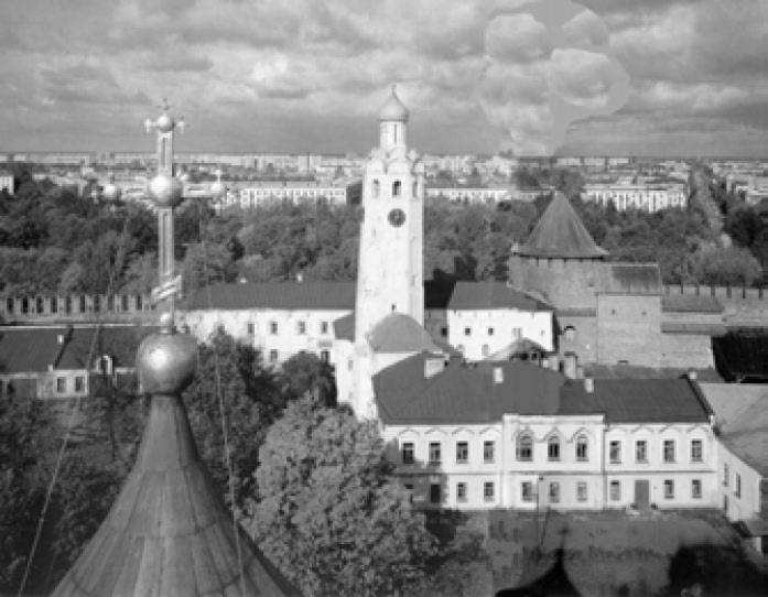 Новгород. Вид на Кремль. Новгород. Вид на Кремль.